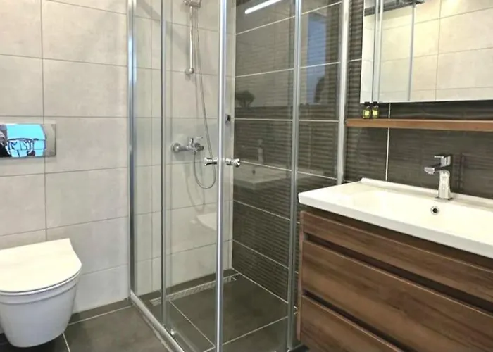 West Park, Near Merit Casino キレニア