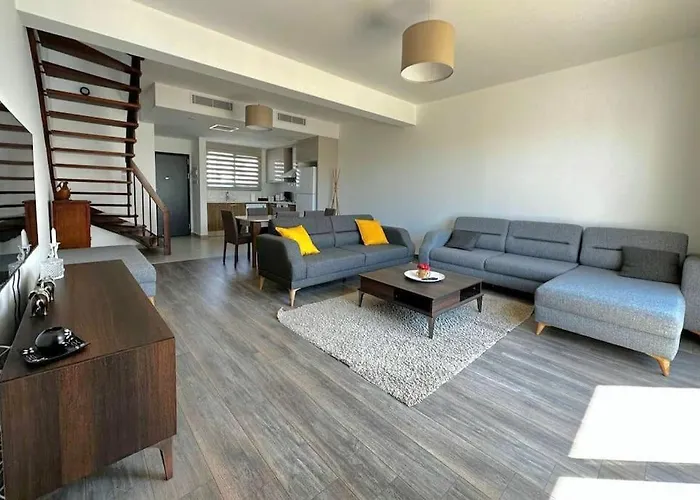 West Park, Near Merit Casino キレニア