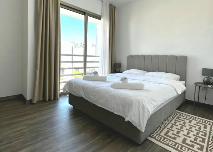 West Park, Near Merit Casino ヴィラ キレニア