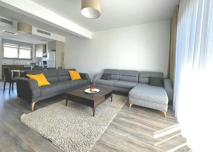 West Park, Near Merit Casino Vila *