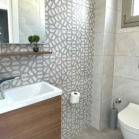 West Park, Near Merit Casino וילה קיירניה