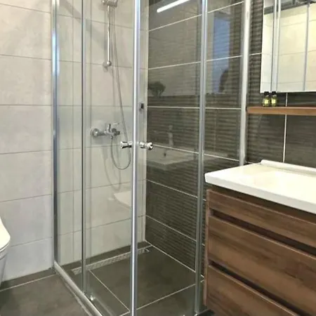 West Park, Near Merit Casino קיירניה